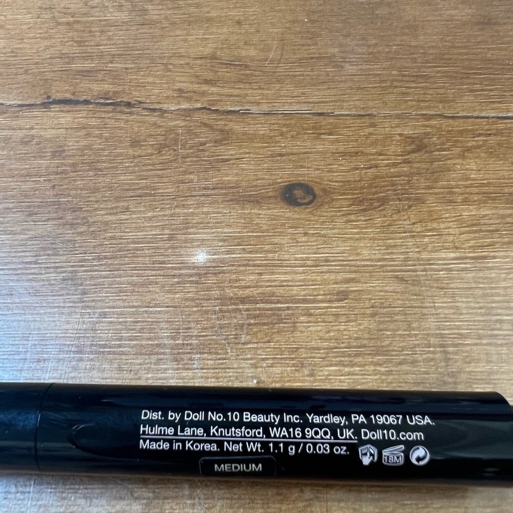 New Doll 10 Hydrabalm Concealer Medium - Picture 2 of 3